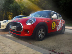 Coche elegante con autoescuela Estella