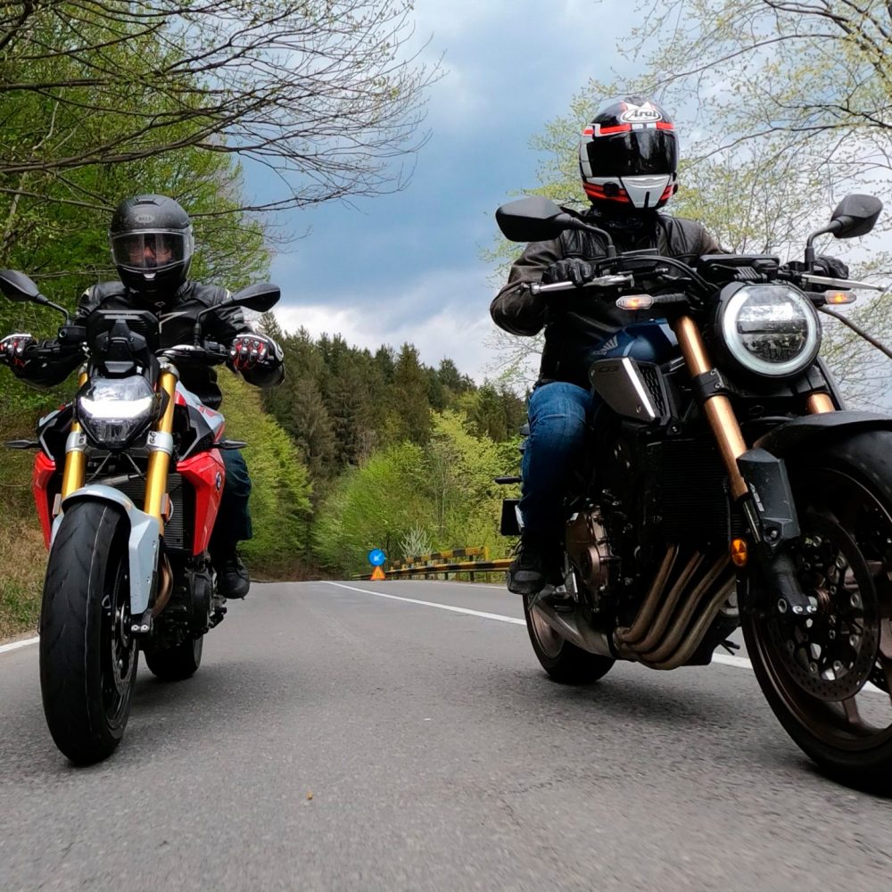 Una de nuestras motos mas elegantes con nuestro carnet a2 en Pamplona